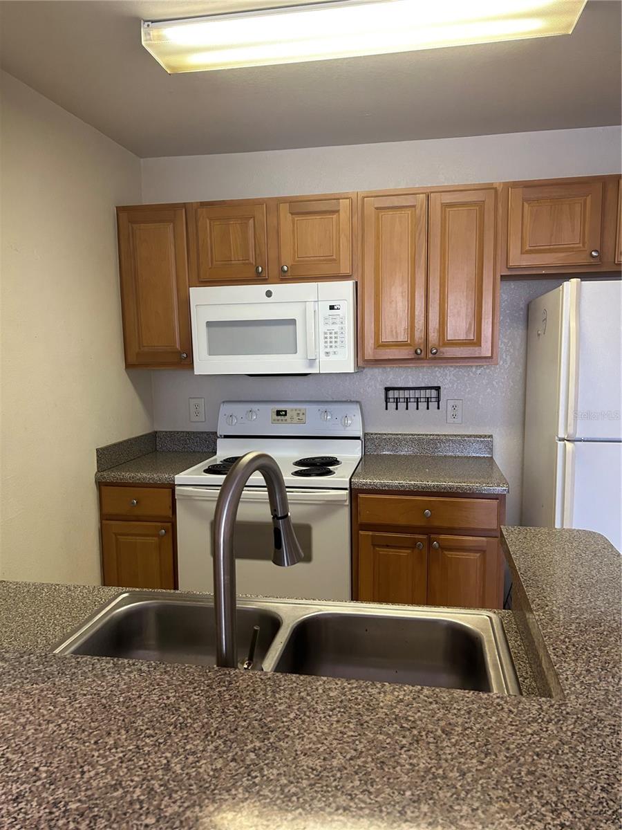 Image 6 of 33 For 11811 Estates Club Drive 1321