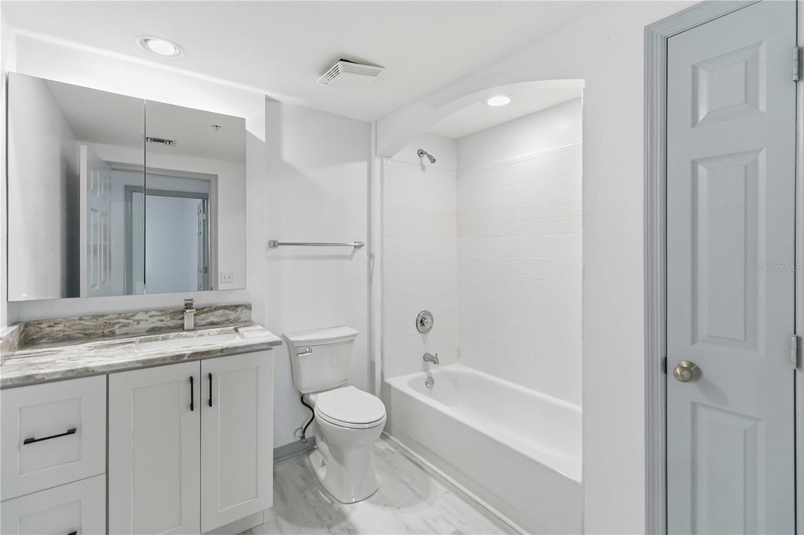 Image 14 of 28 For 322 Central Boulevard 1013