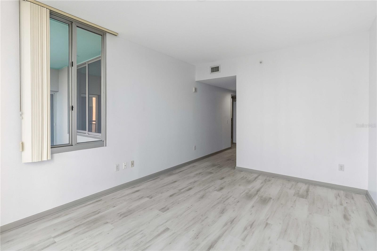 Image 17 of 28 For 322 Central Boulevard 1013