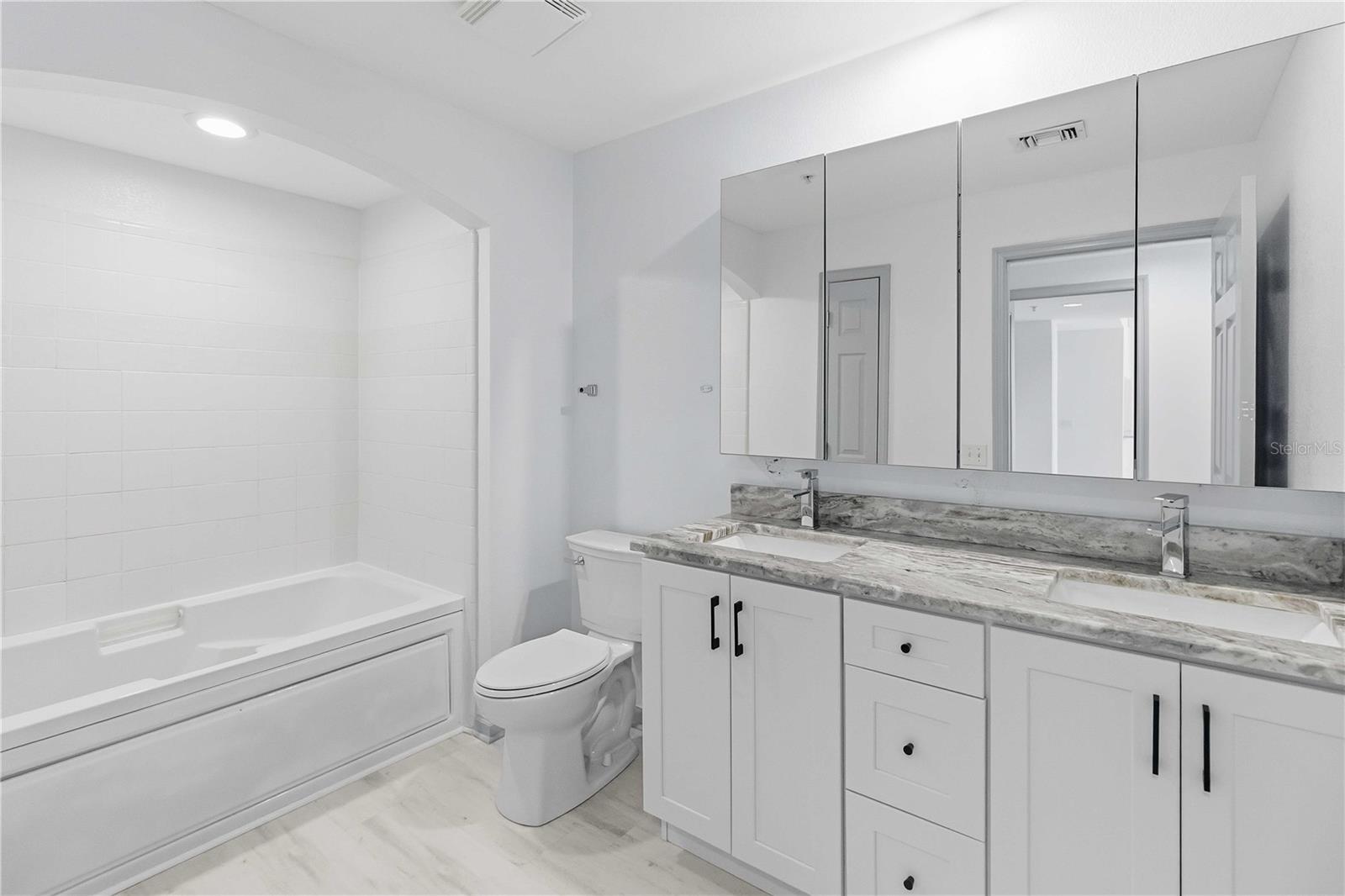 Image 18 of 28 For 322 Central Boulevard 1013