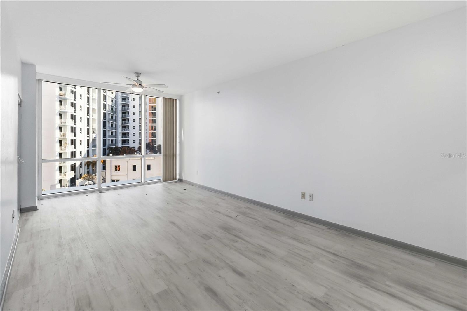 Image 5 of 28 For 322 Central Boulevard 1013