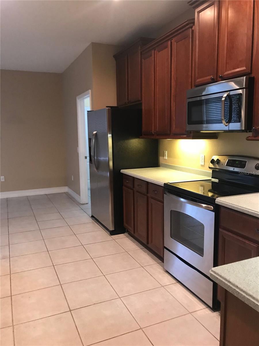 Image 10 of 33 For 3327 Bracken Fern Drive