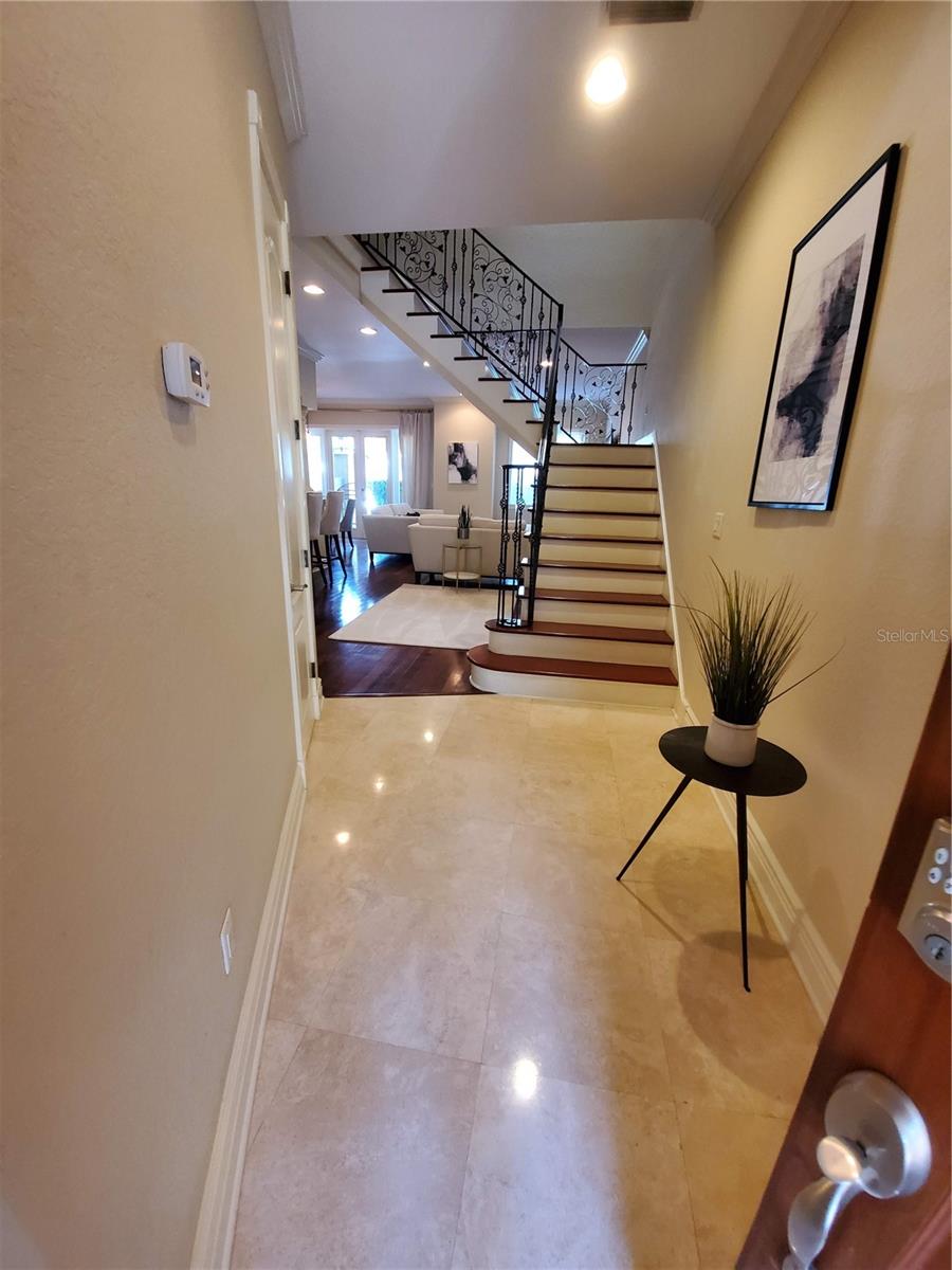 Image 3 of 19 For 4907 Bayshore Boulevard 102