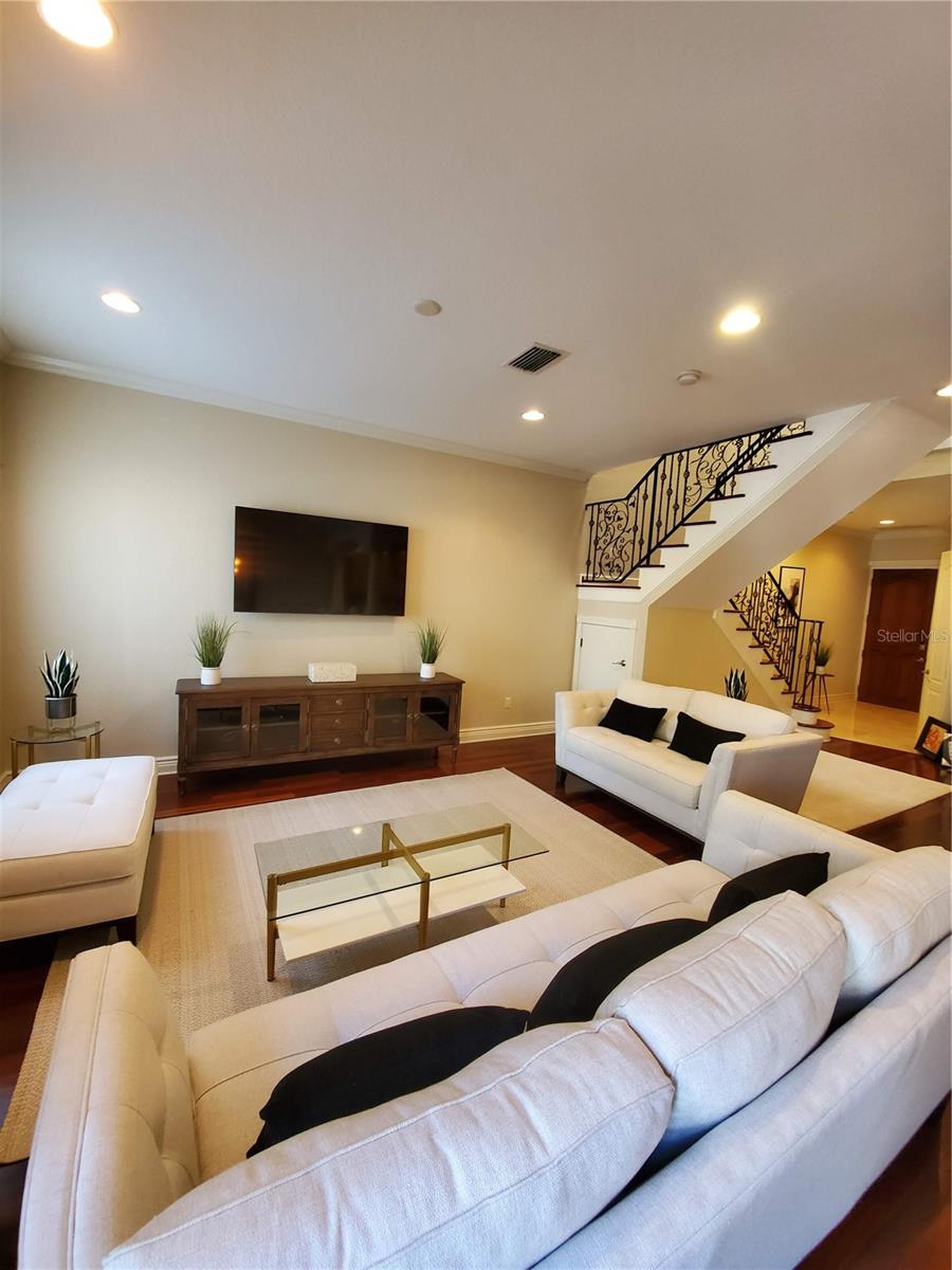 Image 5 of 19 For 4907 Bayshore Boulevard 102