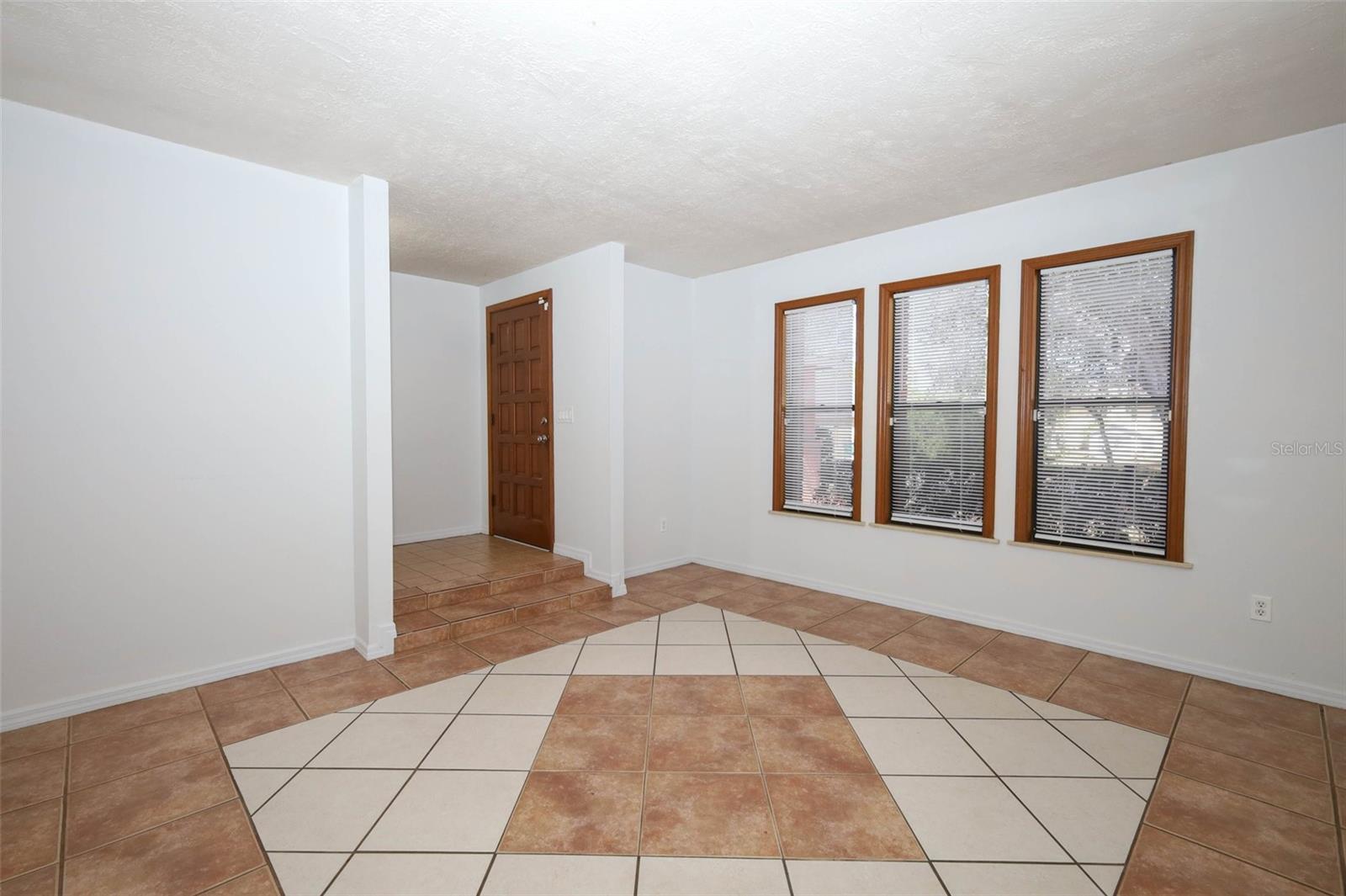 Image 5 of 85 For 1325 Indian Rock Court