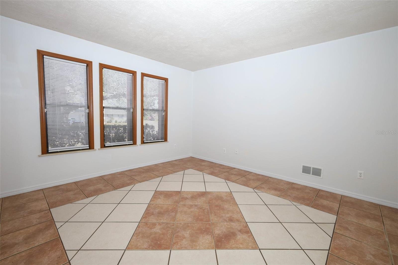 Image 6 of 85 For 1325 Indian Rock Court