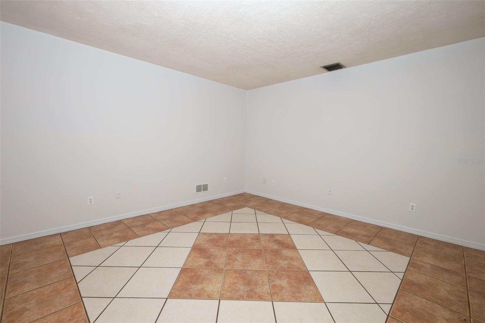 Image 7 of 85 For 1325 Indian Rock Court