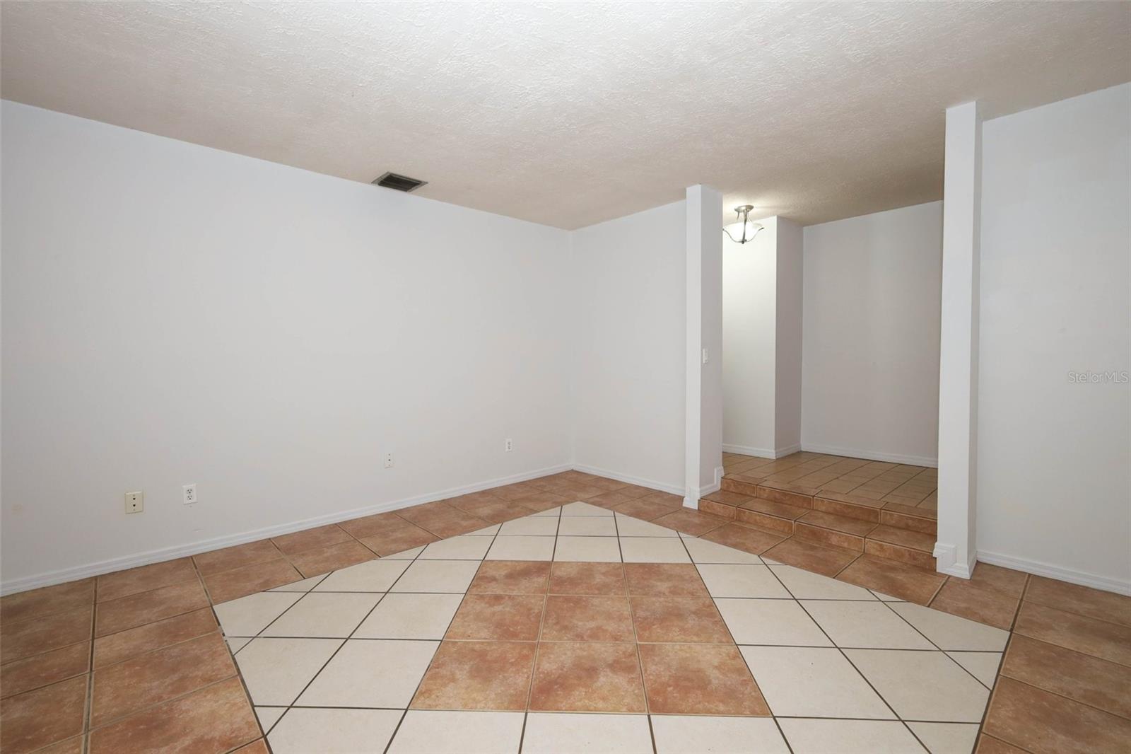 Image 8 of 85 For 1325 Indian Rock Court