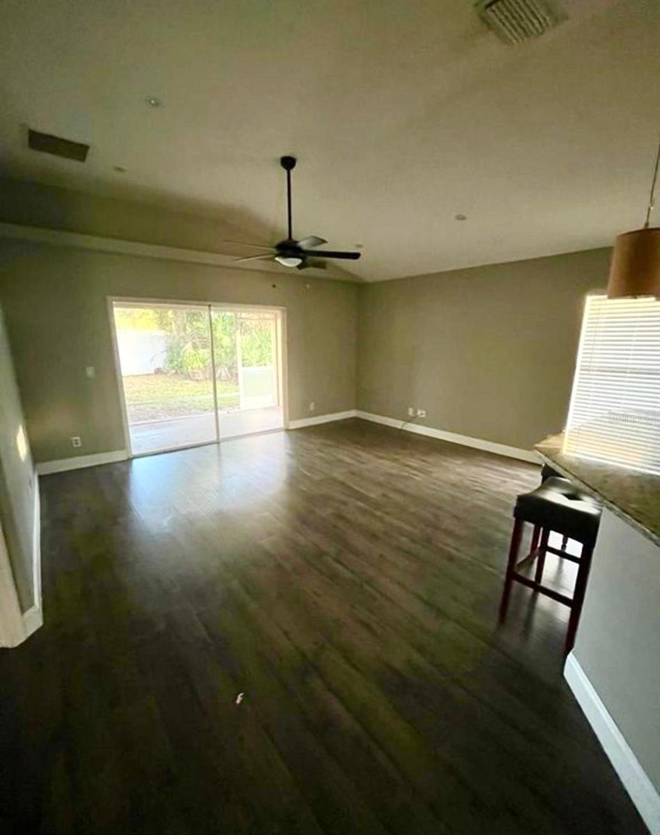 Image 2 of 12 For 984 Tavernier Circle Ne