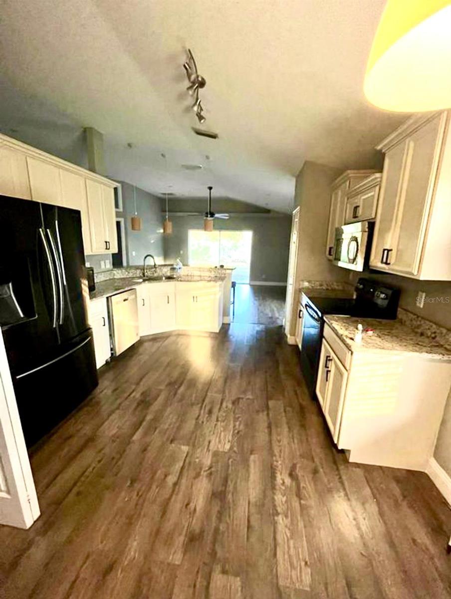 Image 3 of 12 For 984 Tavernier Circle Ne