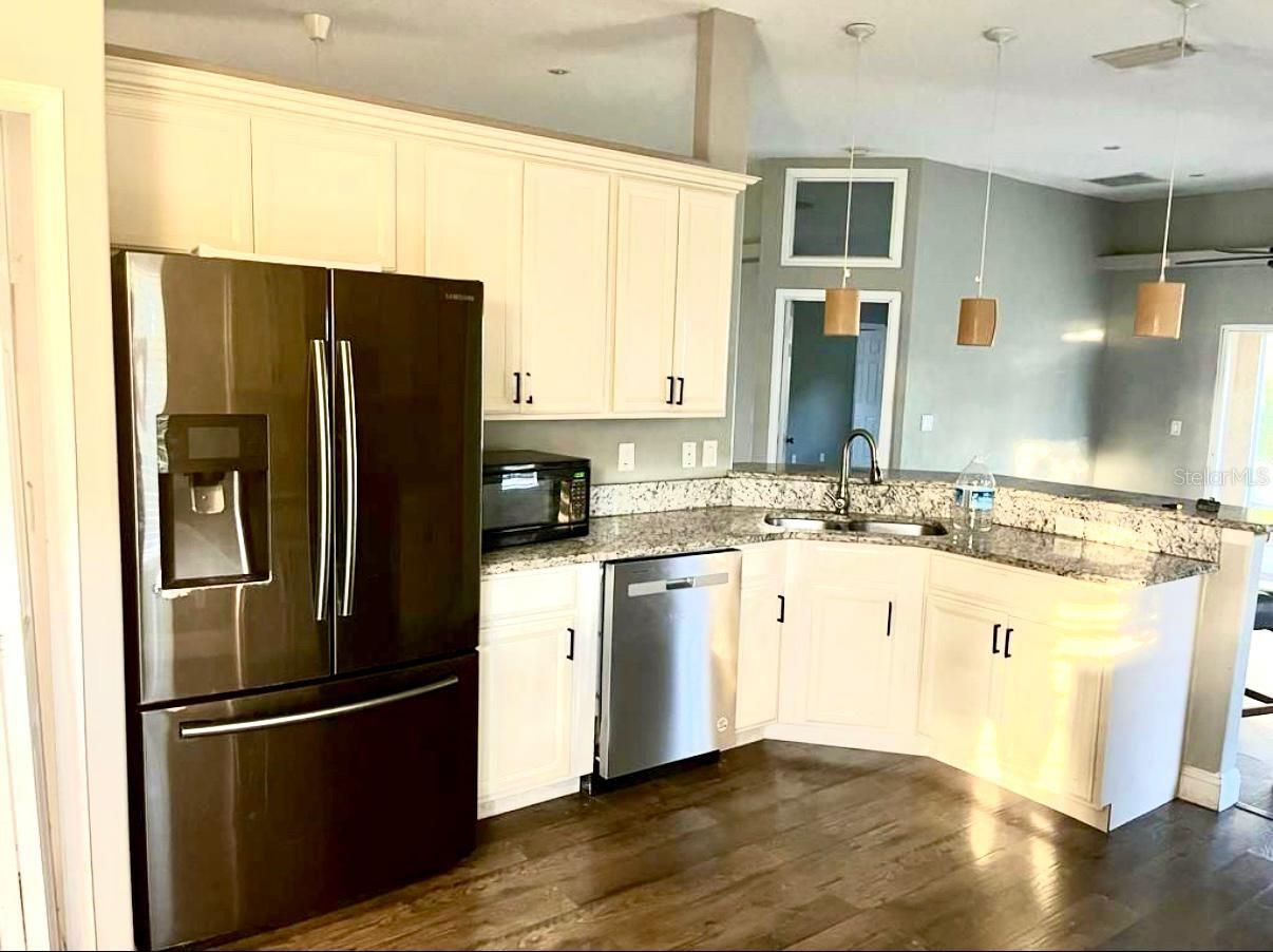 Image 6 of 12 For 984 Tavernier Circle Ne