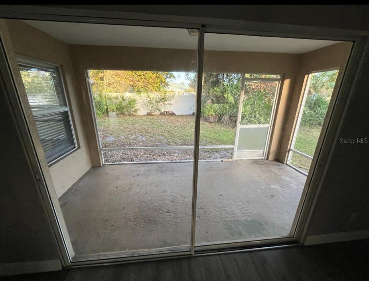 Image 9 of 12 For 984 Tavernier Circle Ne