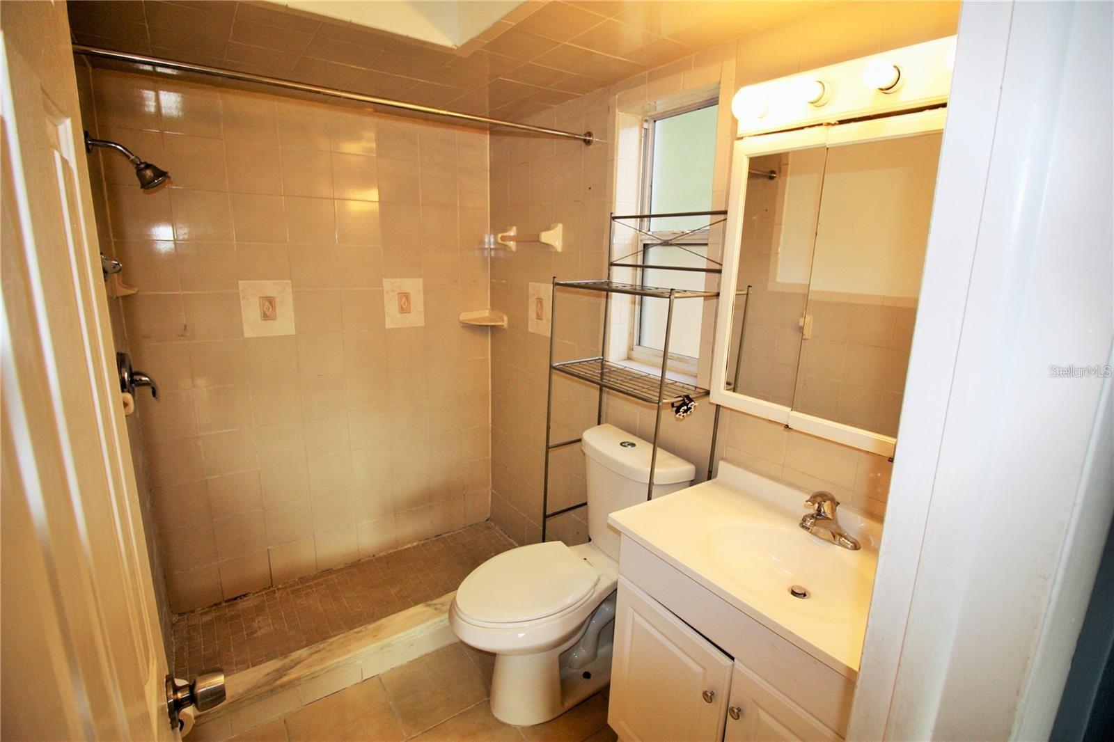 Image 15 of 24 For 610 Wilshire Drive