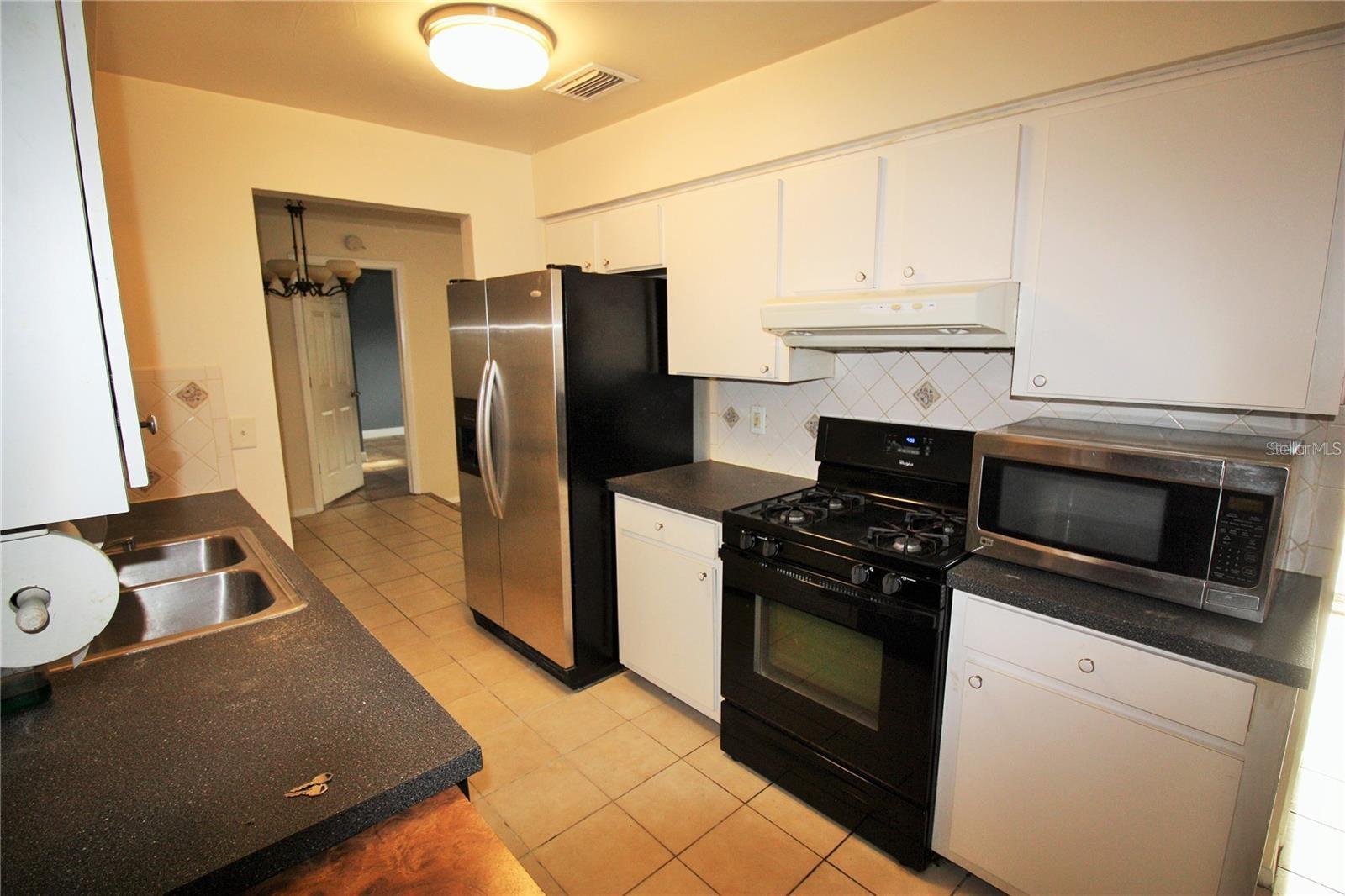 Image 2 of 24 For 610 Wilshire Drive