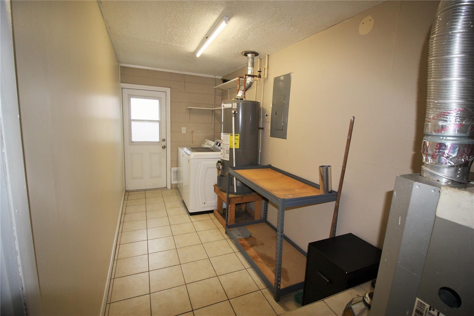 Image 20 of 24 For 610 Wilshire Drive