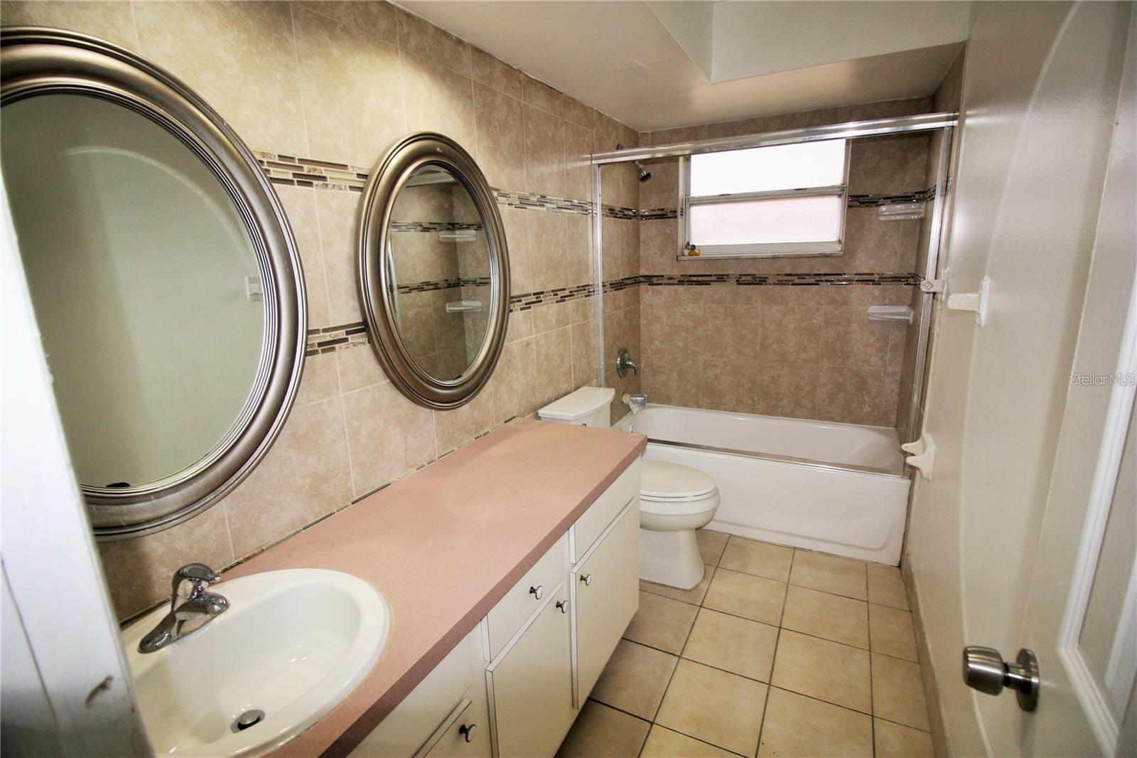 Image 8 of 24 For 610 Wilshire Drive