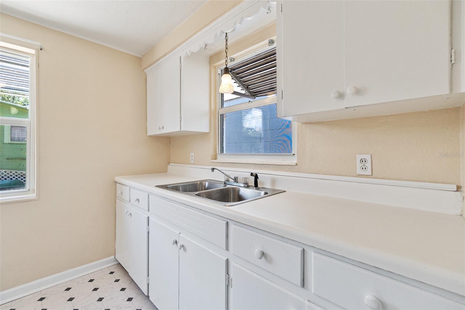 Image 16 of 44 For 608 Missouri Avenue