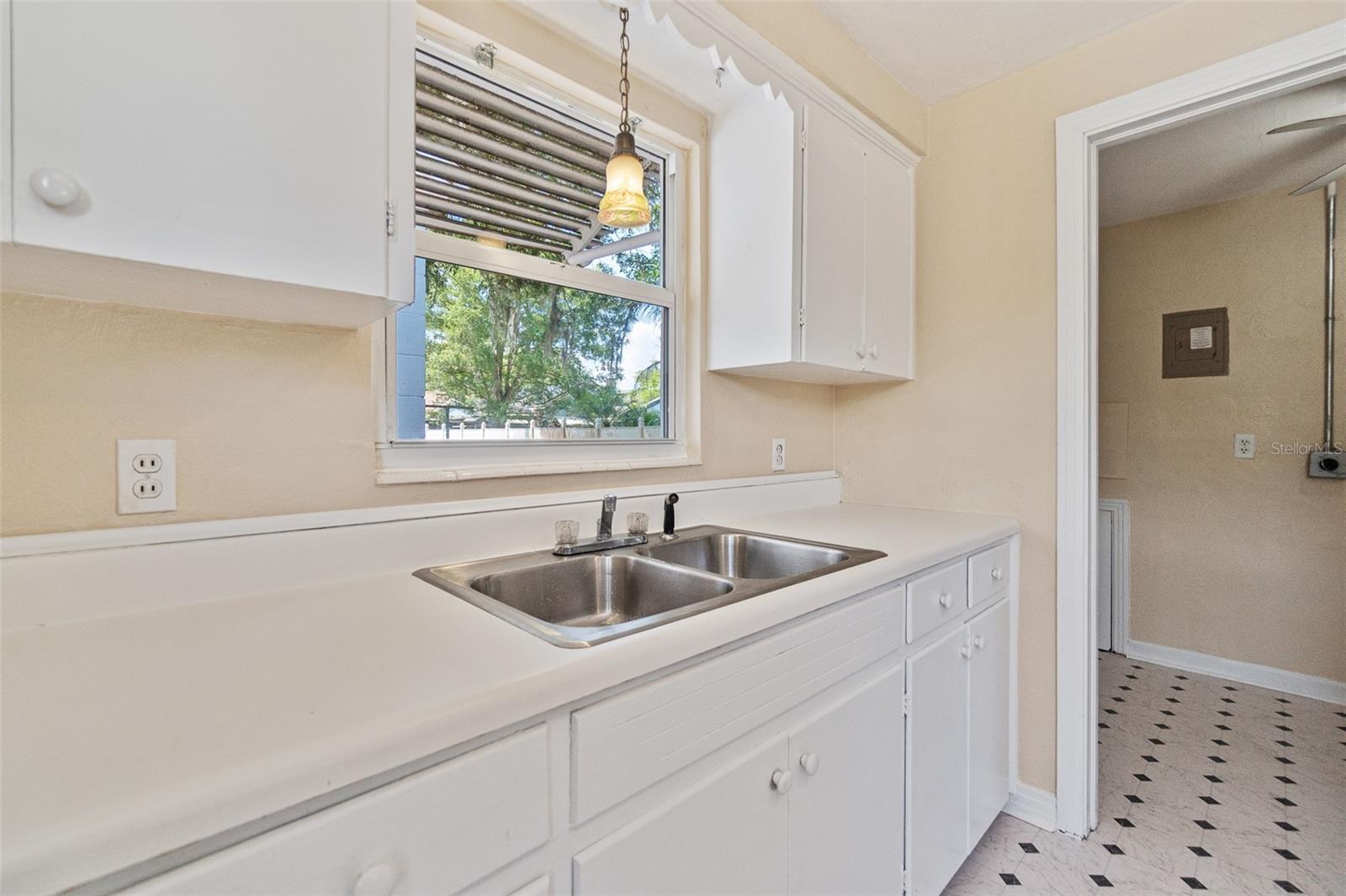 Image 19 of 44 For 608 Missouri Avenue