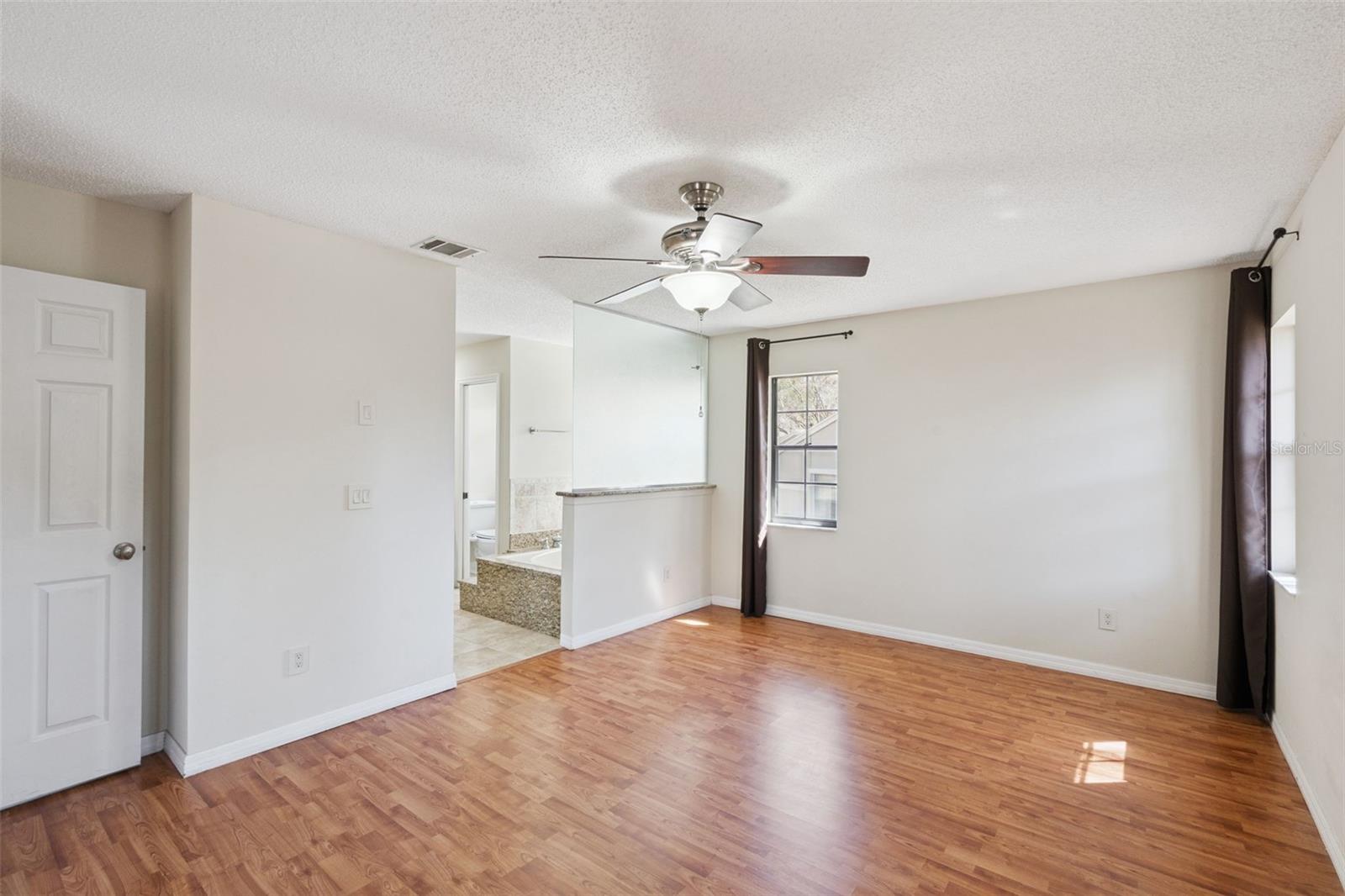 Image 13 of 35 For 8002 Sandpoint Boulevard