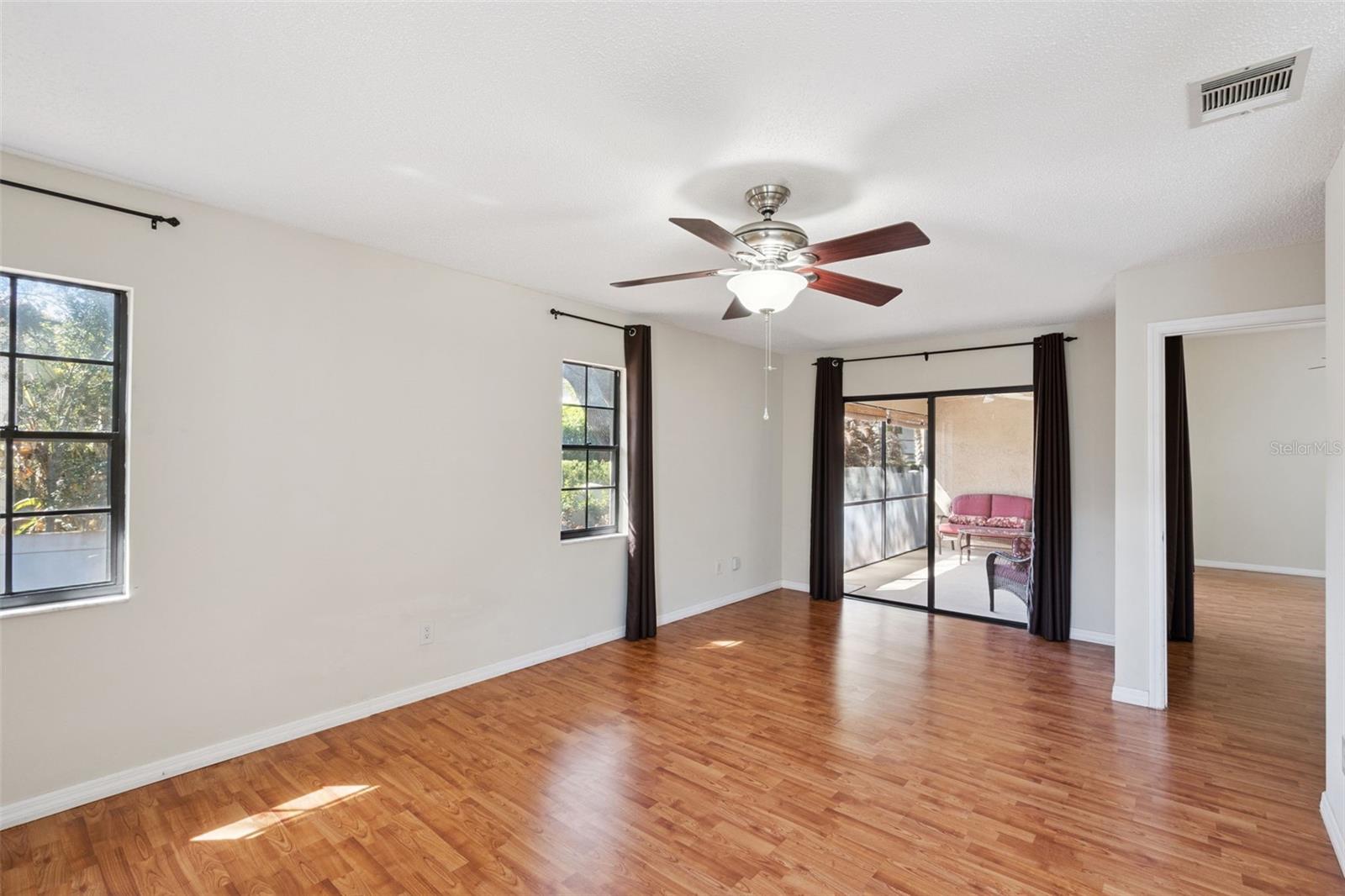 Image 15 of 35 For 8002 Sandpoint Boulevard