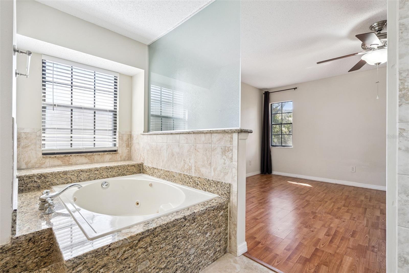 Image 17 of 35 For 8002 Sandpoint Boulevard