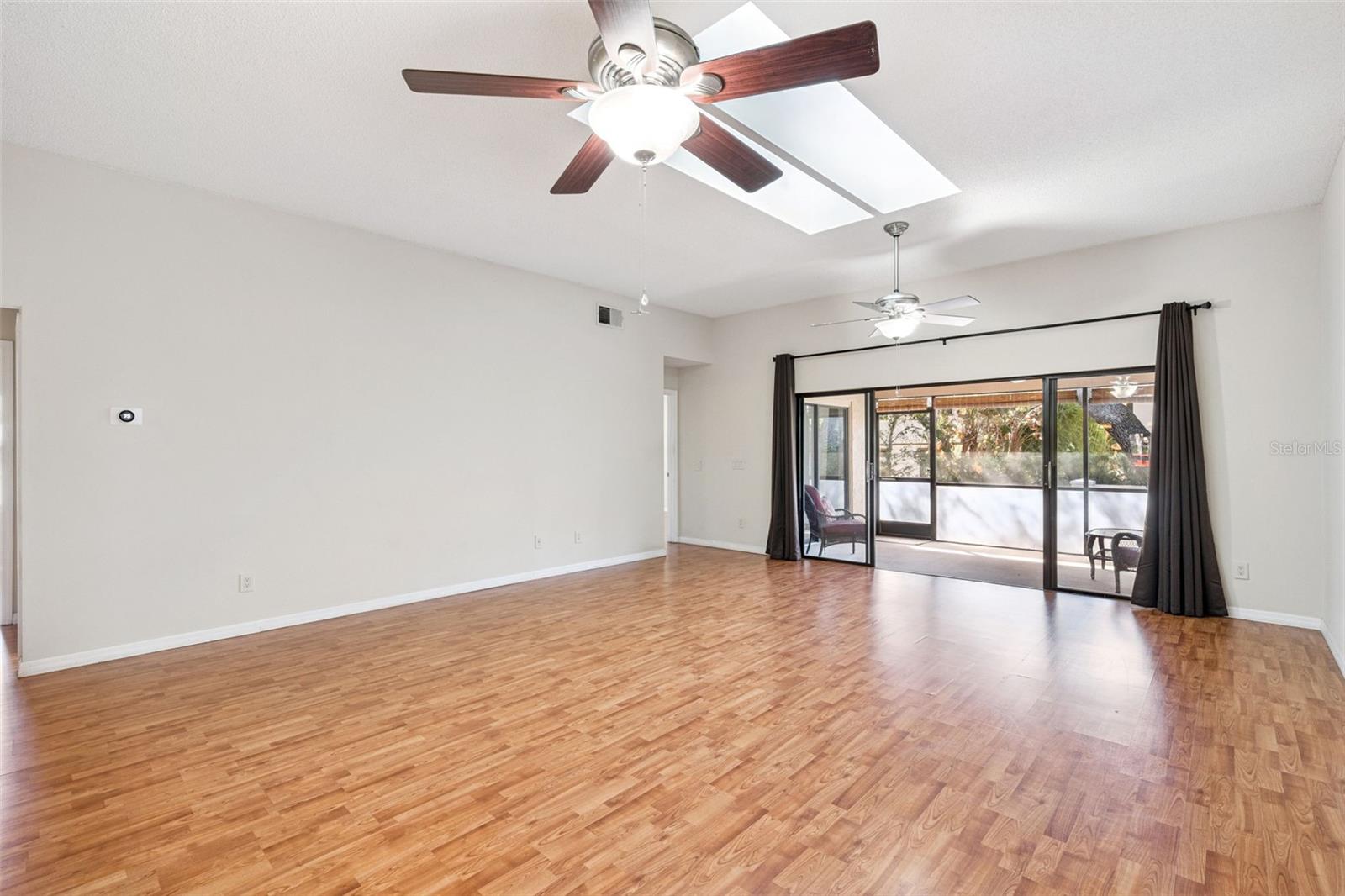 Image 4 of 35 For 8002 Sandpoint Boulevard