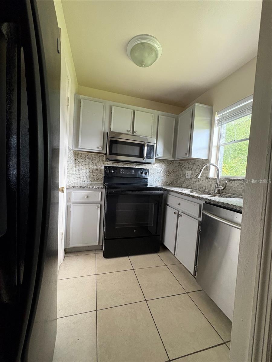 Image 5 of 12 For 4136 Pershing Pointe Place 3