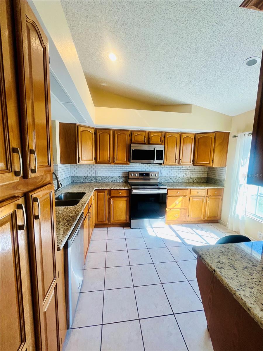 Image 5 of 34 For 14434 Island Cove Drive