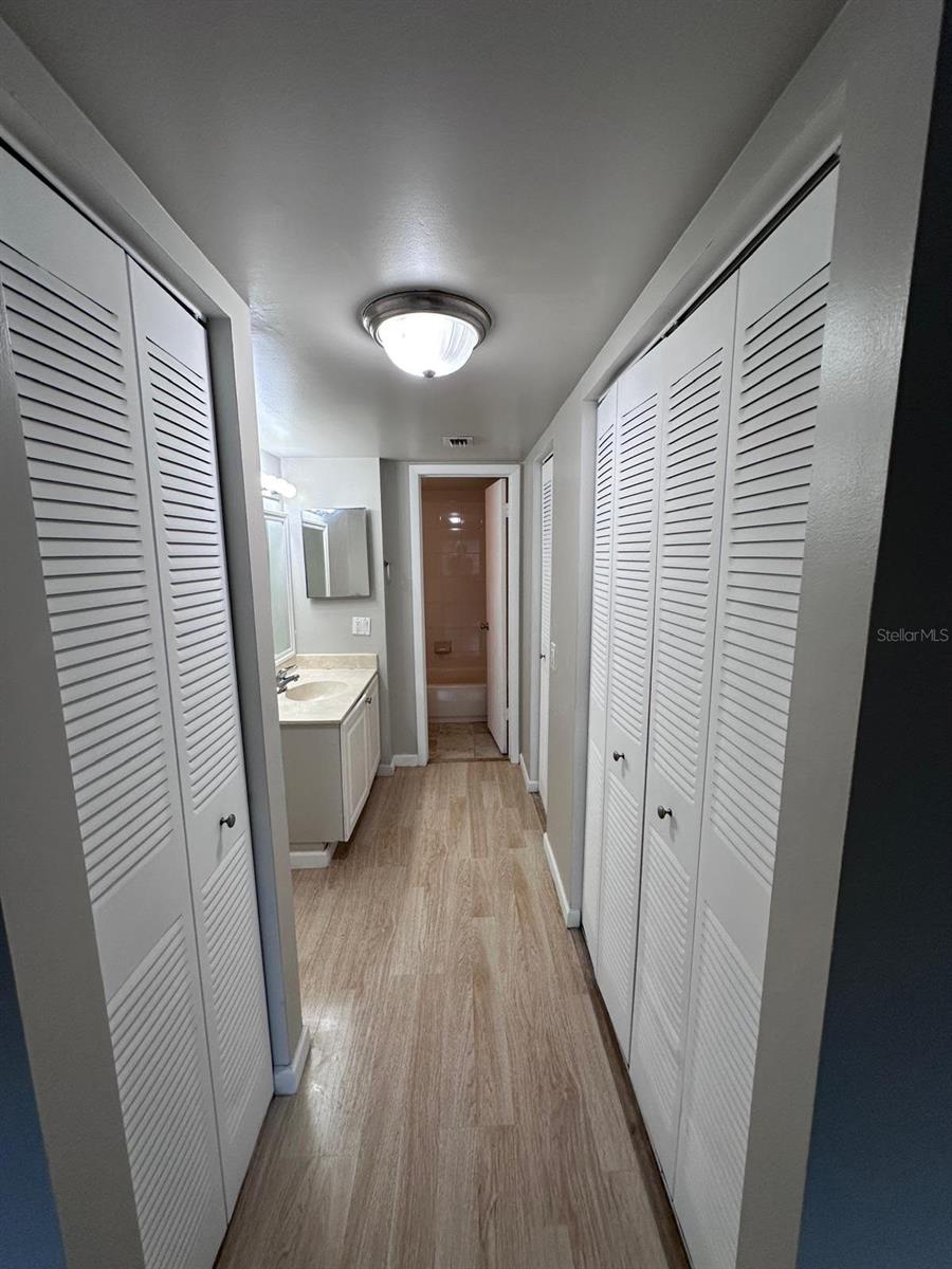 Image 18 of 26 For 721 Pine Island Road 401