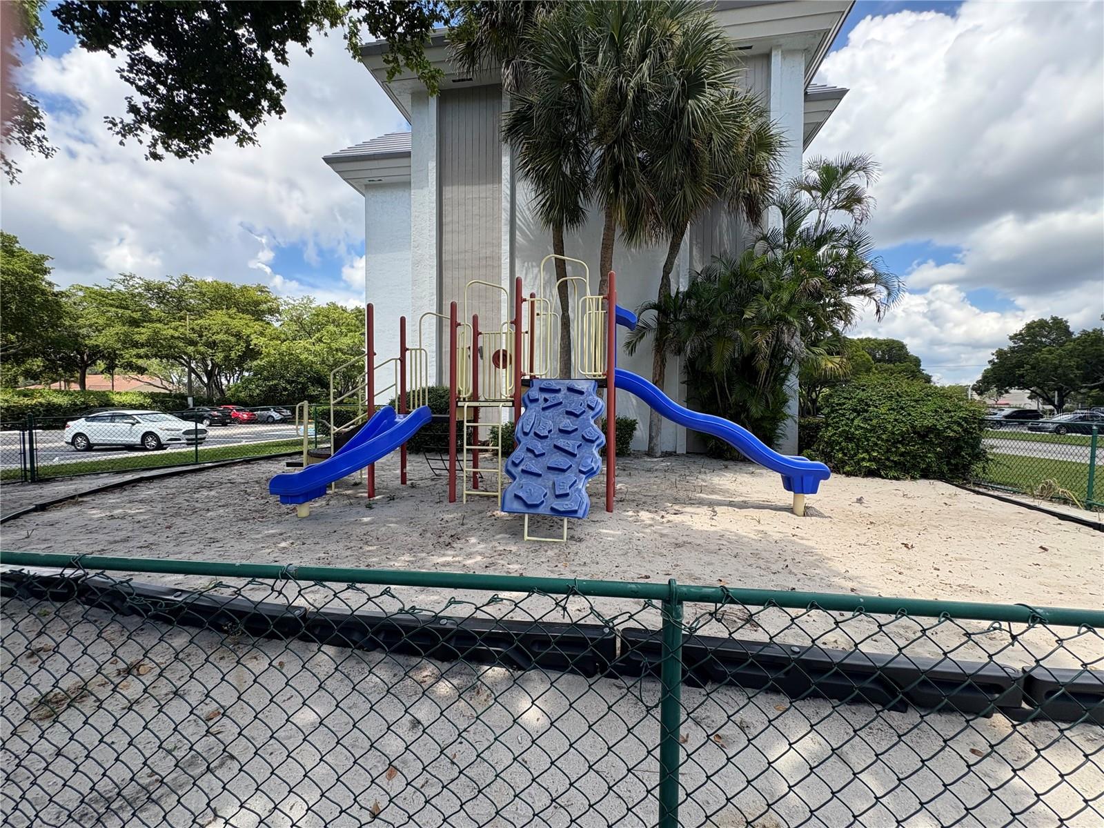 Image 9 of 26 For 721 Pine Island Road 401