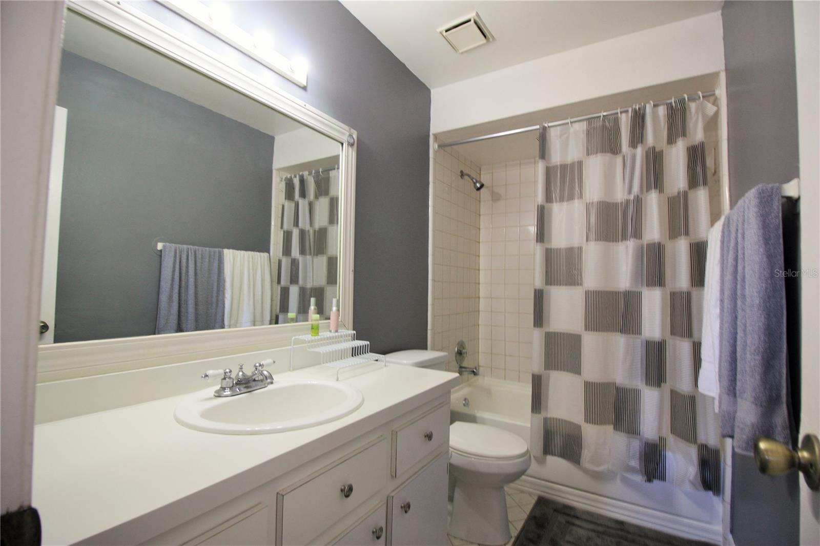 Image 15 of 20 For 5208 Via Hacienda Circle A201