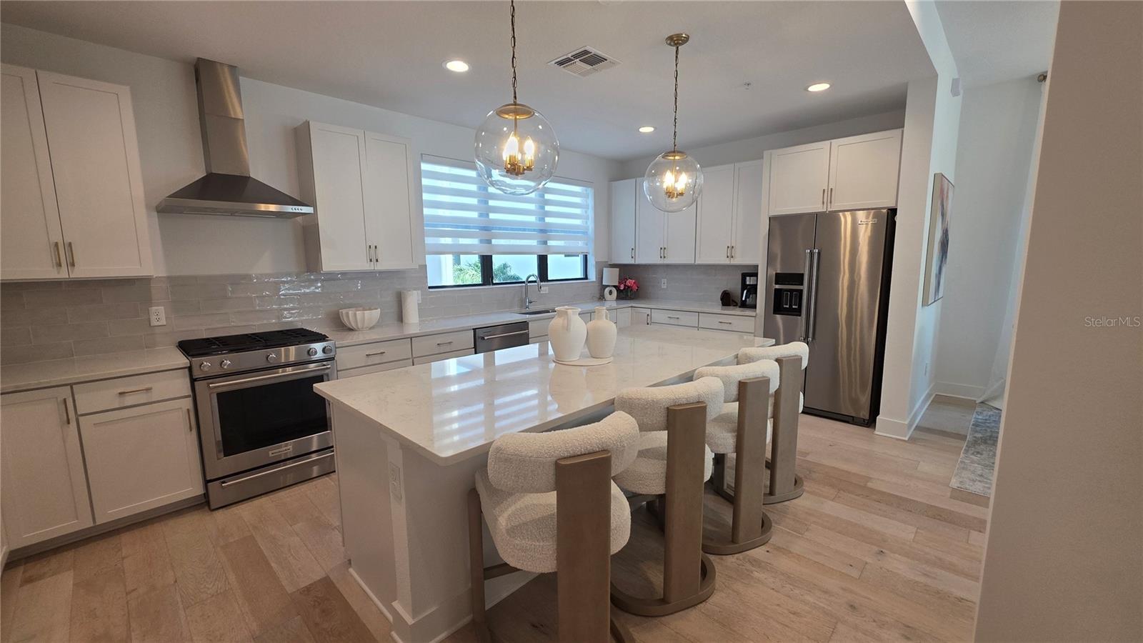 Image 11 of 51 For 2511 Grady Avenue 6