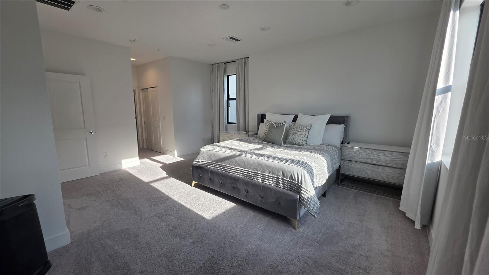 Image 18 of 51 For 2511 Grady Avenue 6