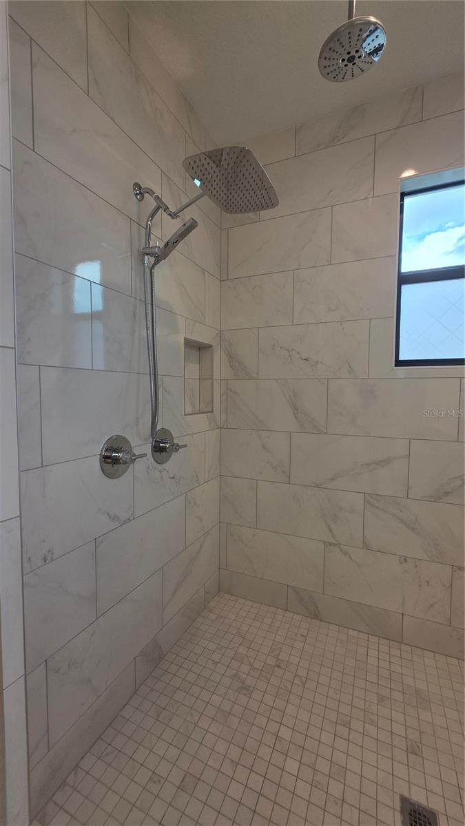 Image 22 of 51 For 2511 Grady Avenue 6