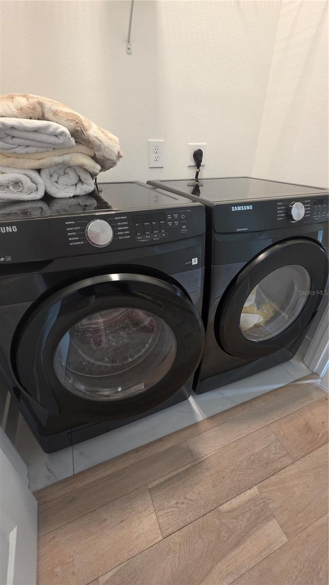 Image 28 of 51 For 2511 Grady Avenue 6