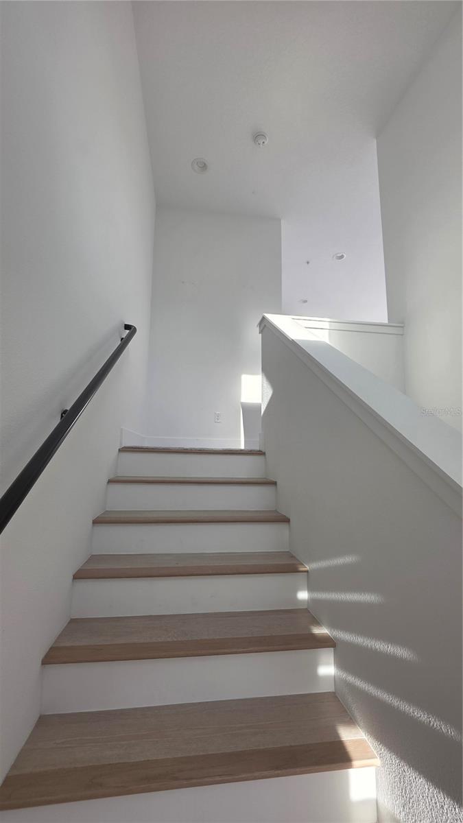 Image 29 of 51 For 2511 Grady Avenue 6