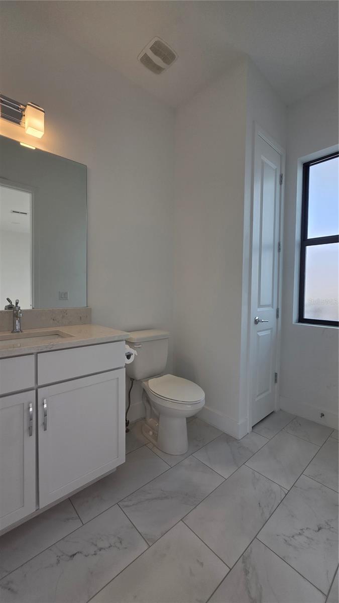 Image 34 of 51 For 2511 Grady Avenue 6