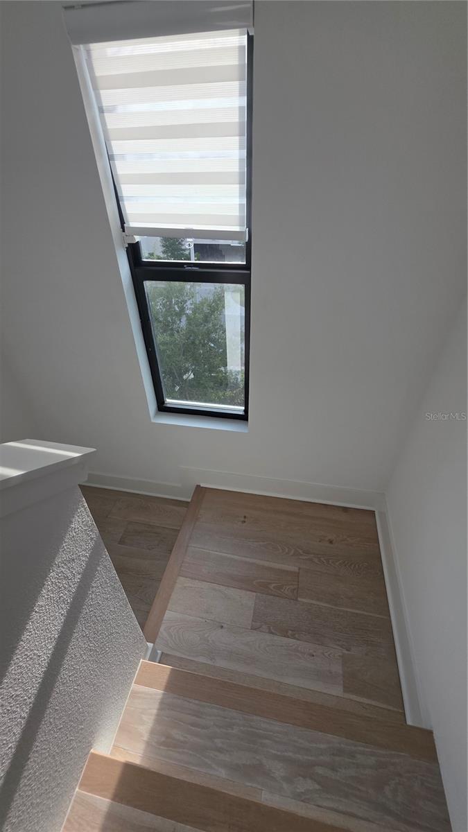 Image 36 of 51 For 2511 Grady Avenue 6