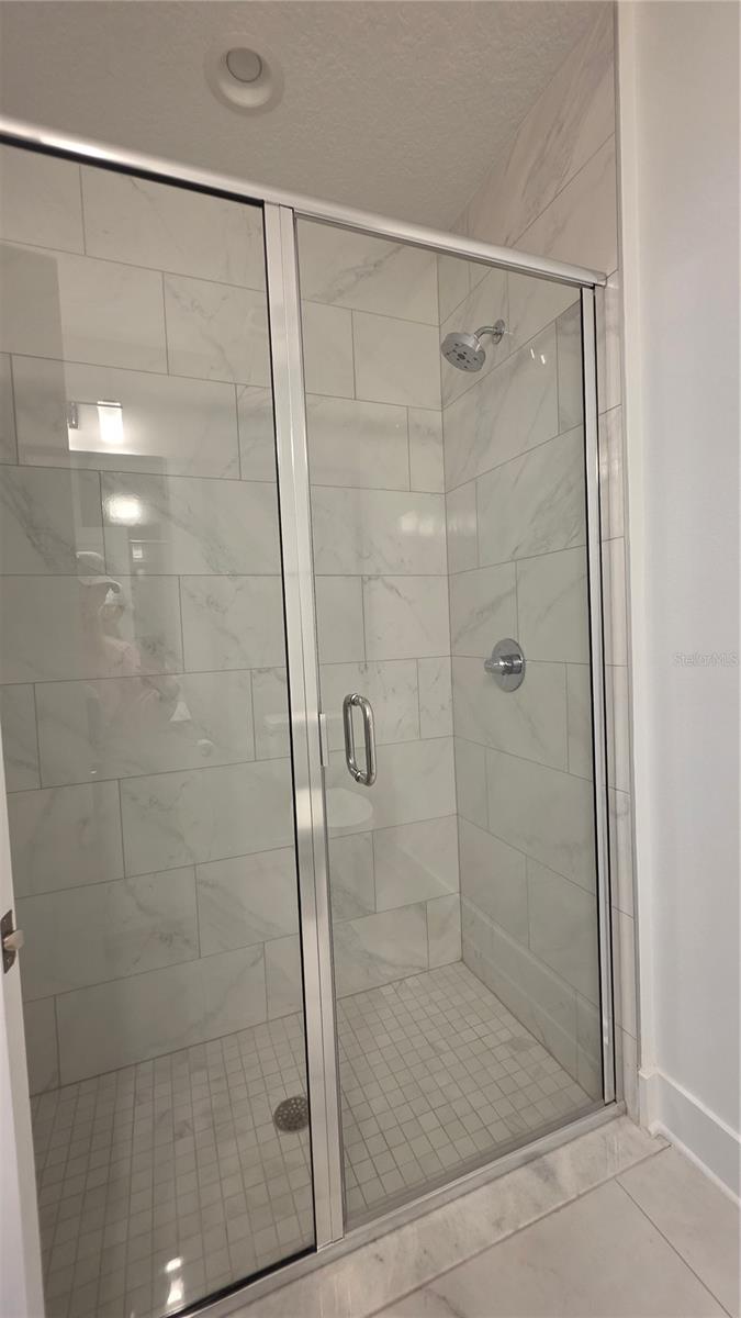 Image 42 of 51 For 2511 Grady Avenue 6