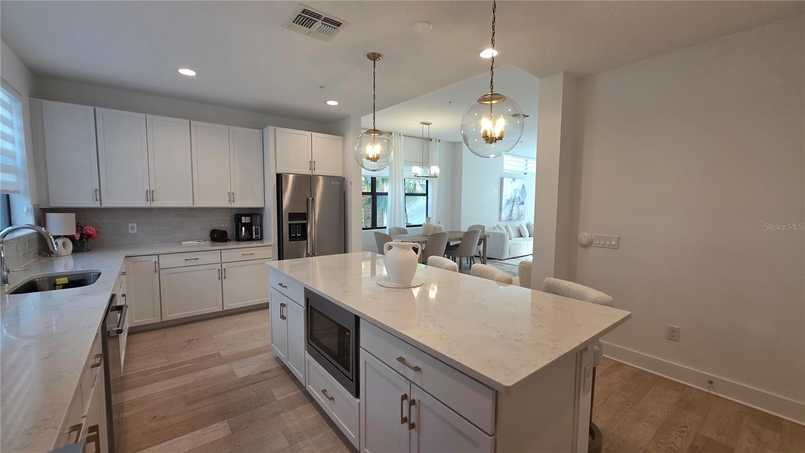 Image 9 of 51 For 2511 Grady Avenue 6