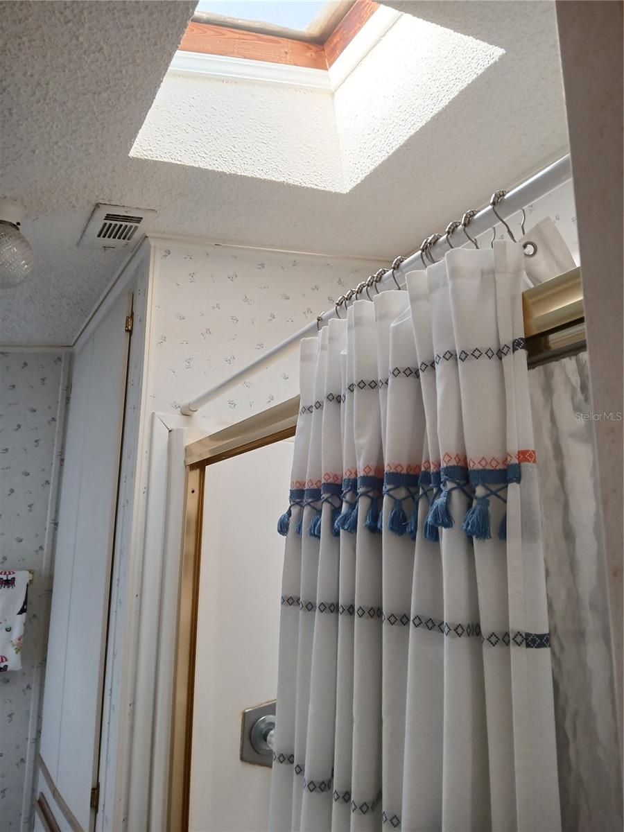 Image 13 of 19 For 50989 Highway 27  184