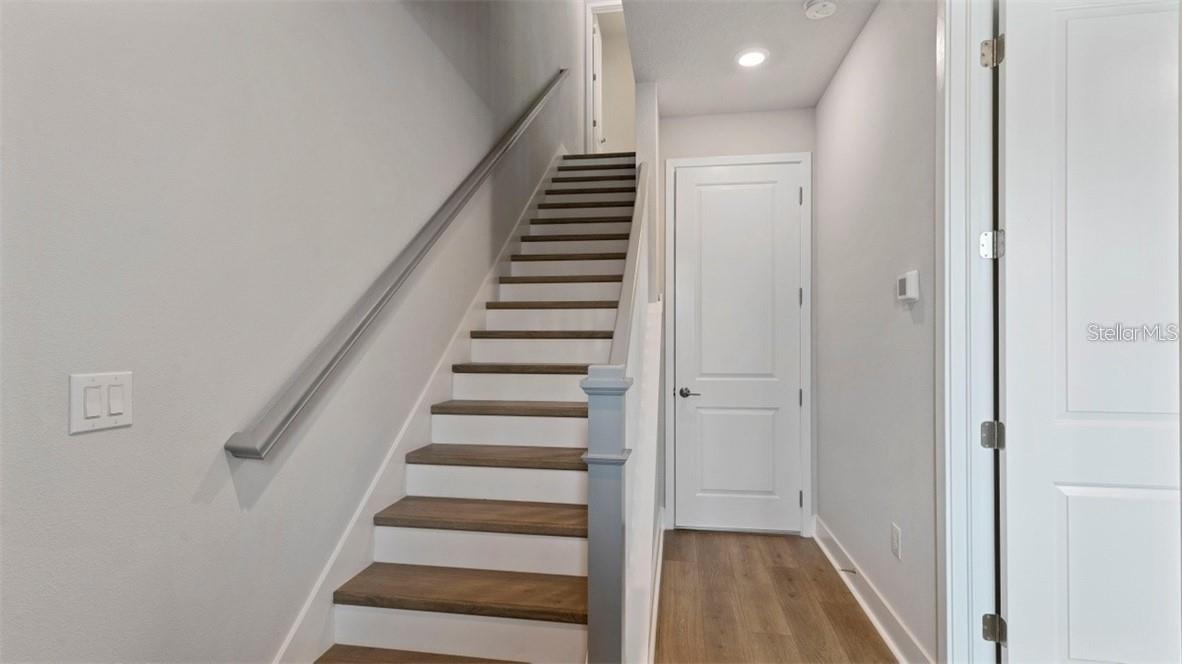 Image 11 of 32 For 2511 Grady Avenue 24