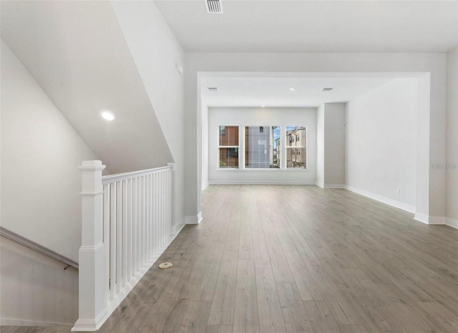 Image 14 of 32 For 2511 Grady Avenue 24