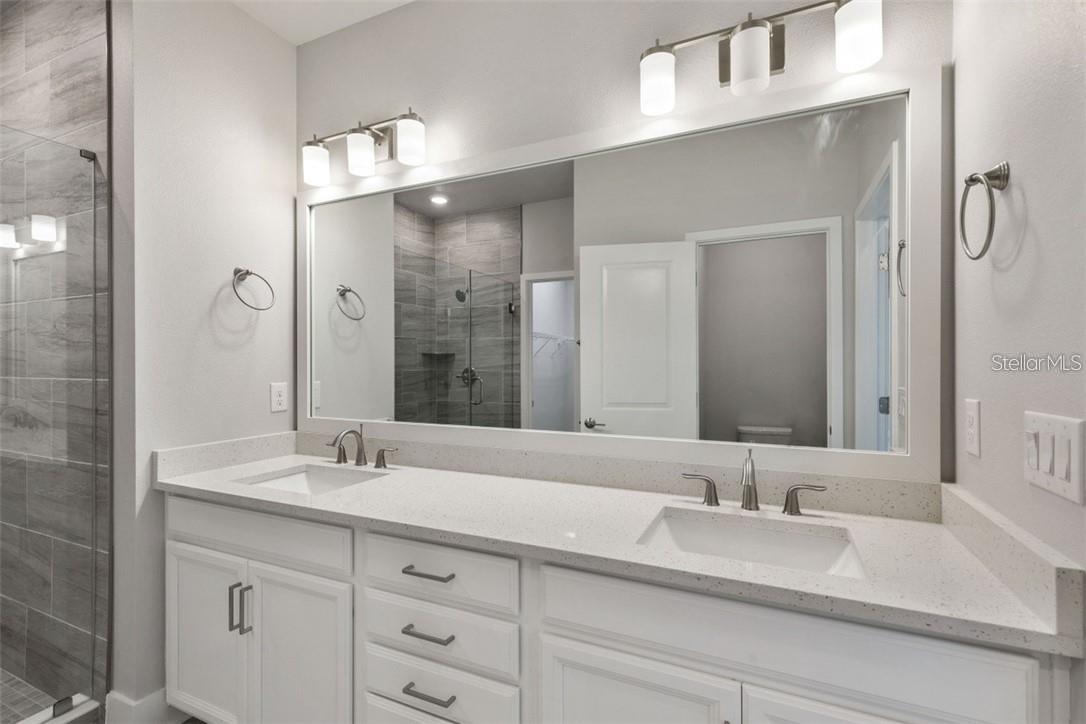 Image 19 of 32 For 2511 Grady Avenue 24