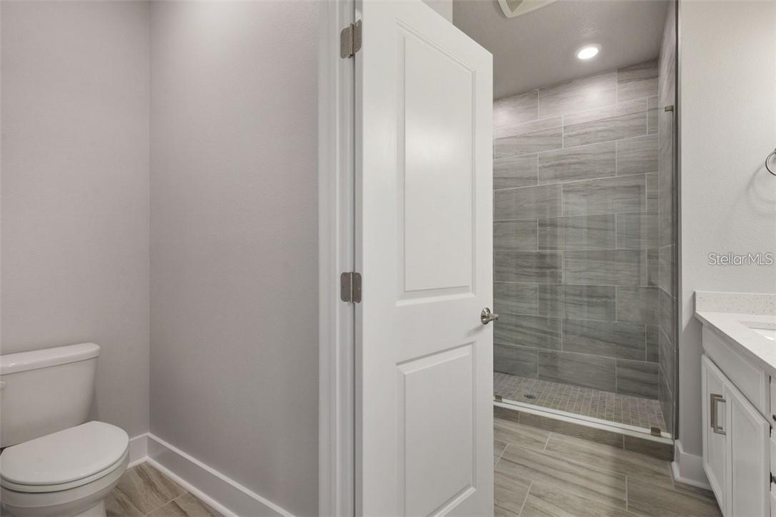 Image 21 of 32 For 2511 Grady Avenue 24