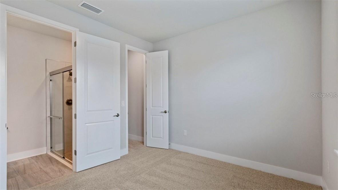 Image 25 of 32 For 2511 Grady Avenue 24