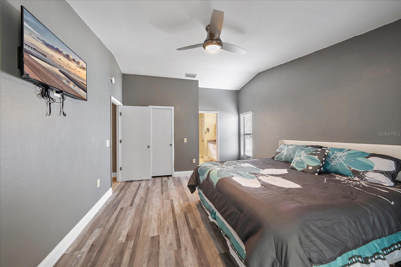 Image 5 of 12 For 2185 Cork Oak Street E