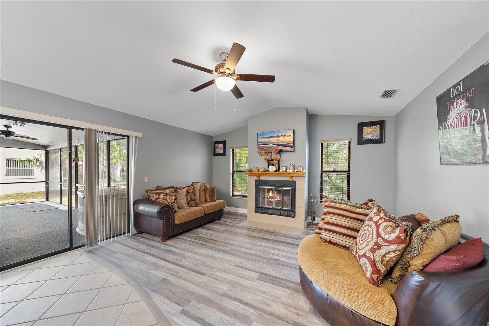 Image 6 of 12 For 2185 Cork Oak Street E