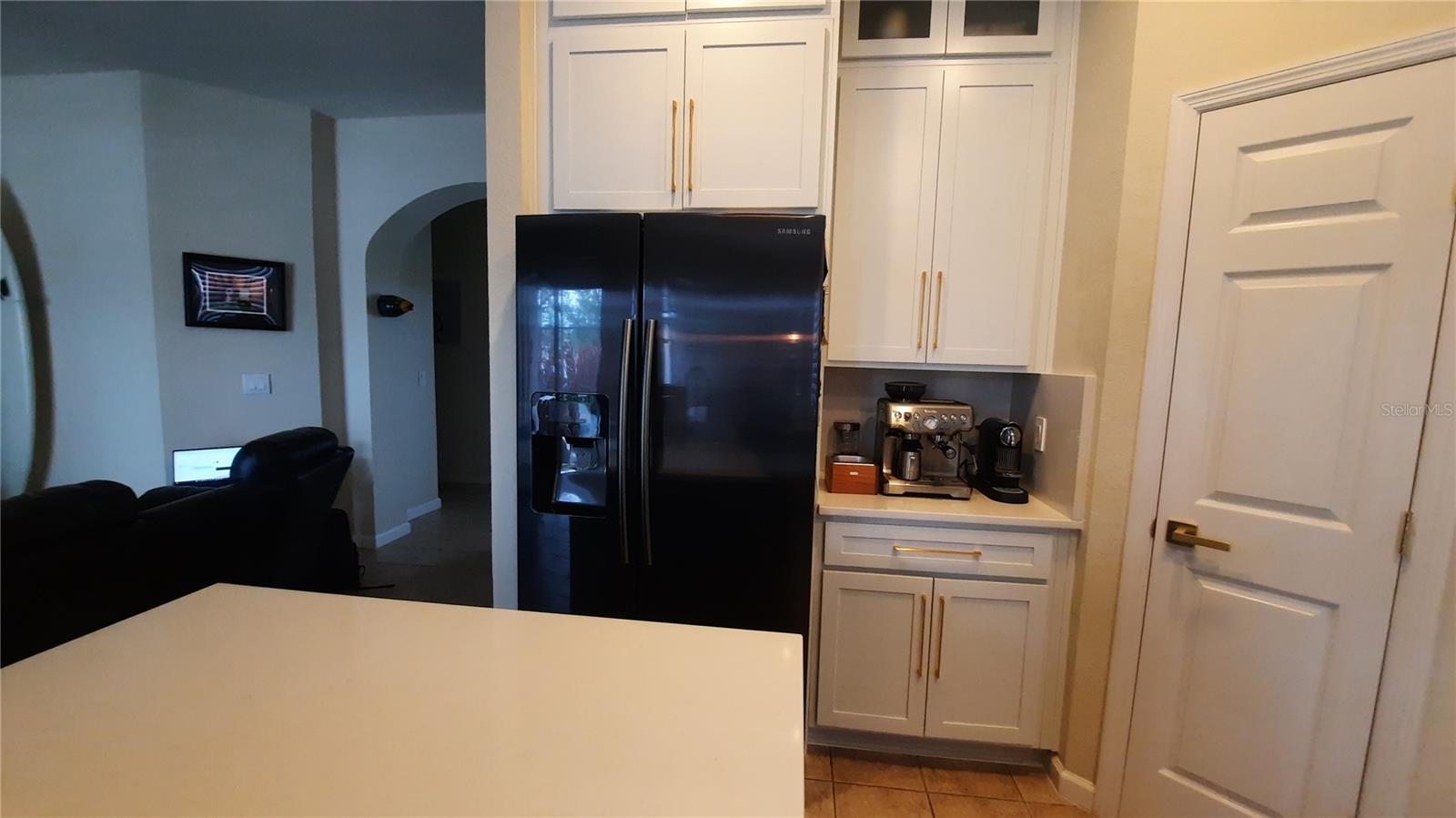 Image 11 of 55 For 4959 Thames Street E