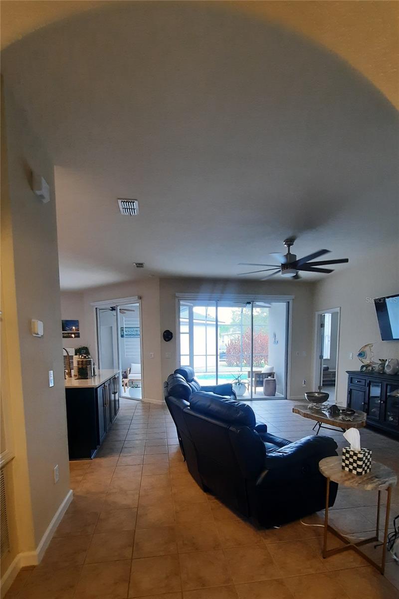 Image 12 of 55 For 4959 Thames Street E